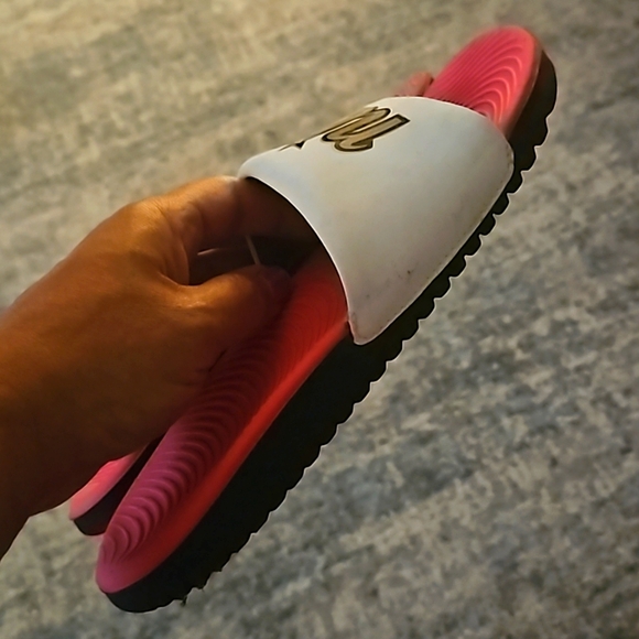 Girls Nike slides - Picture 2 of 4